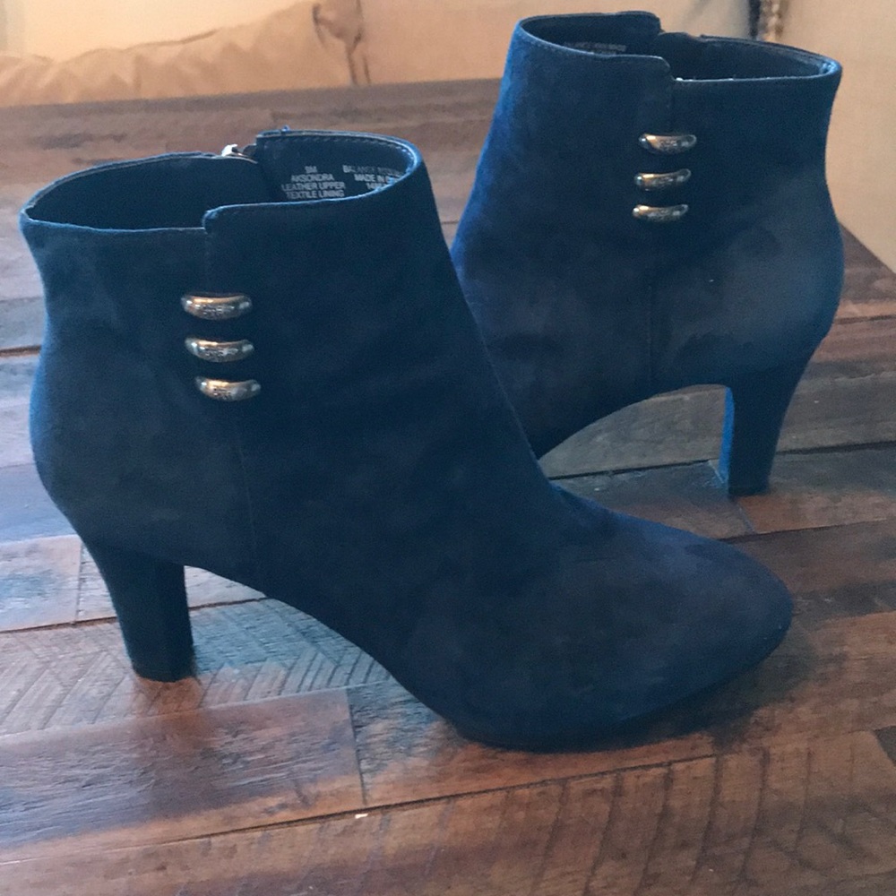 Navy Anne Klein suede bootie - EUC